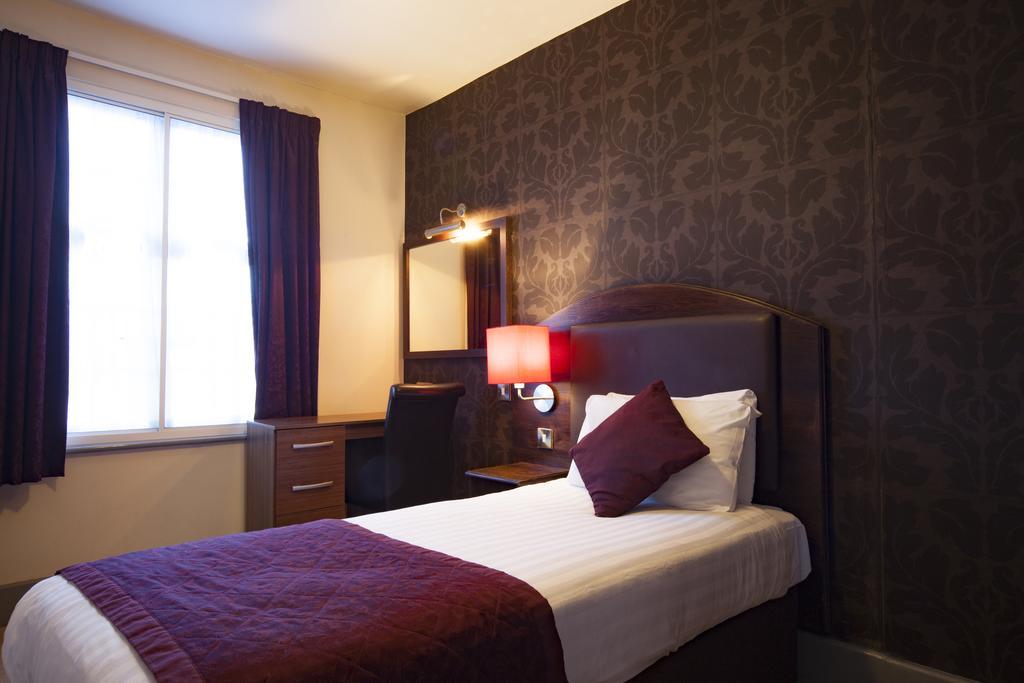 The Cathedral Hotel Salisbury Exterior foto